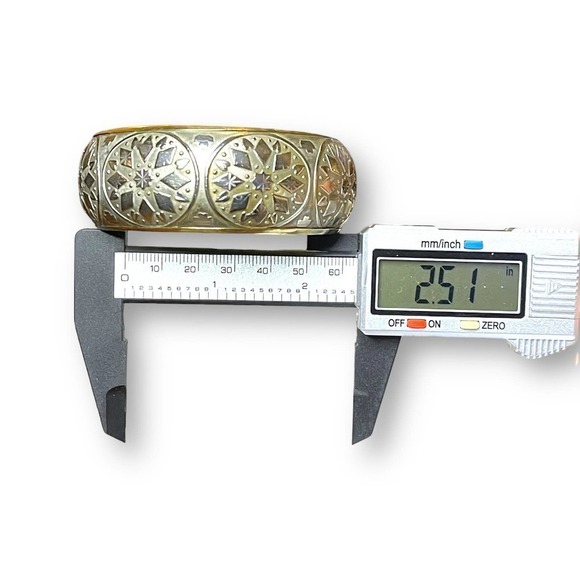 Two Tone Vintage Bangle Silver Tone and Brass Floral Snowflake Atomic Pattern - Picture 10 of 10
